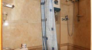 Гостевой дом na Desantnikov Коктебель Улучшенный трехместный номер-5