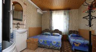 Гостевой дом na Desantnikov Коктебель Трехместный номер с общим туалетом-4