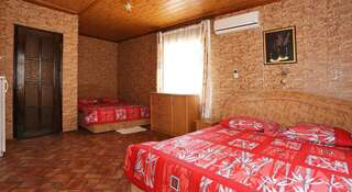 Гостевой дом na Desantnikov Коктебель Стандартный четырехместный номер-2